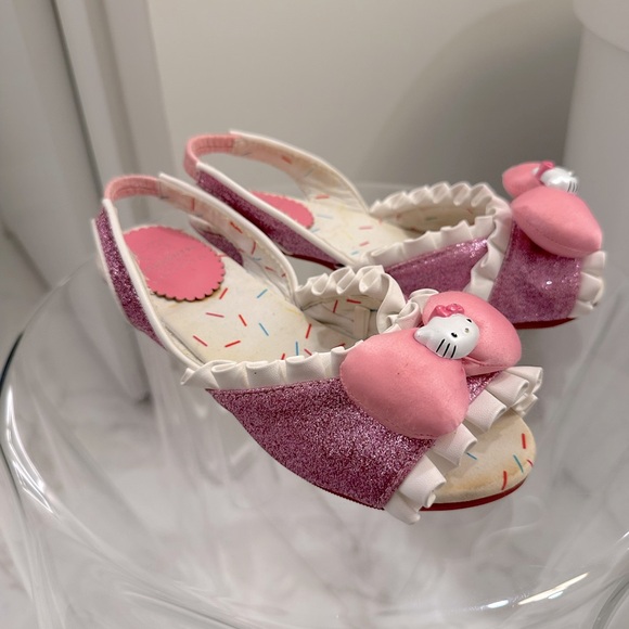 Hello Kitty by Sanrio Kids Sandals Size 13/1. In good condition - Picture 1 of 10
